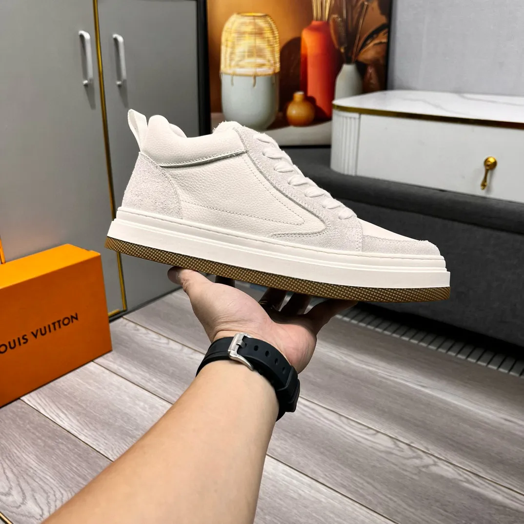 Factory price: 460💰LV's new casual high-top men's shoes👉 👉 Fashionable and versatile, 💞 Simple and elegant style, 🔊 The fabric is made of imported cowhide, ☑️breathable mesh lining, original wear-resistant rubber outsole, exclusive new style, taken in kind, five colors available, code number: 38-44, (45 can be customized)